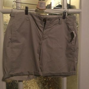 NWT Old Navy khaki shorts Size 10
